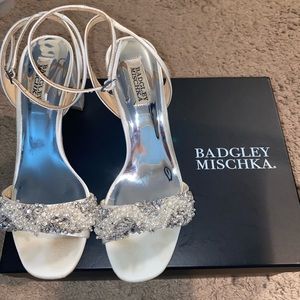 Badgley Mischka Clara block heels size 8 in Soft White.